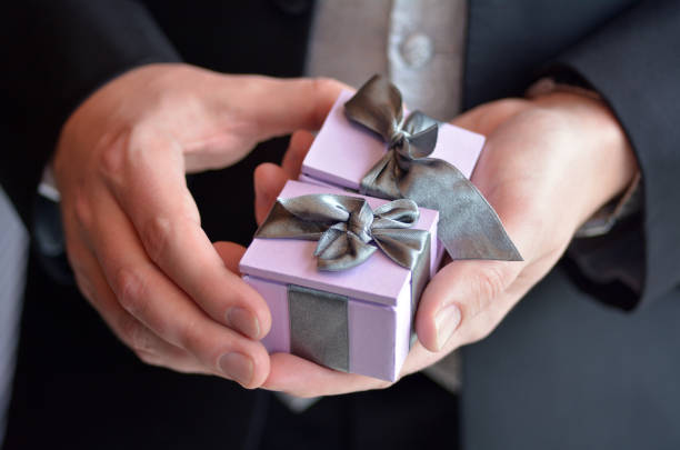 How Much To Spend On Groomsmen Gifts: Complete Guide